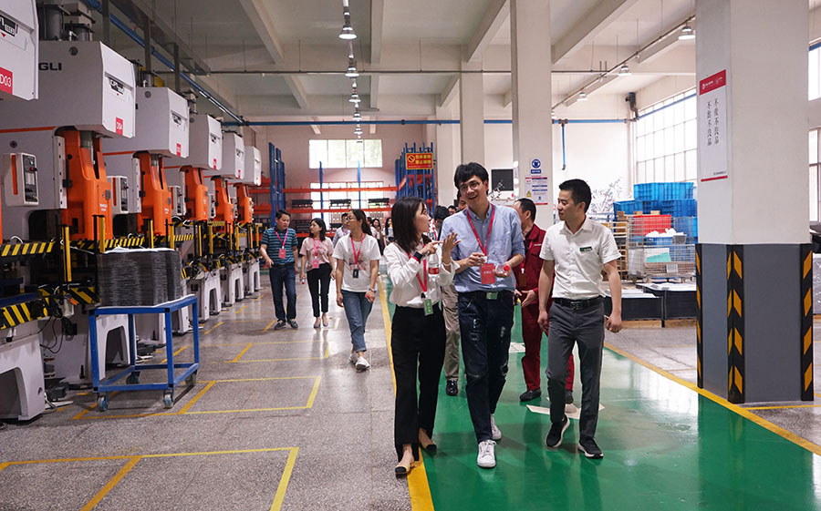 阿里巴巴集團(tuán)廚房大家電負(fù)責(zé)人子謖一行到訪佳歌集團(tuán) &nbsp;參觀智慧工廠