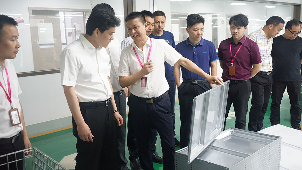 【頭條】嵊州市市長嚴鋼蒞臨佳歌集成灶視察和指導 【頭條】嵊州市市長嚴鋼蒞臨佳歌集成灶視察和指導