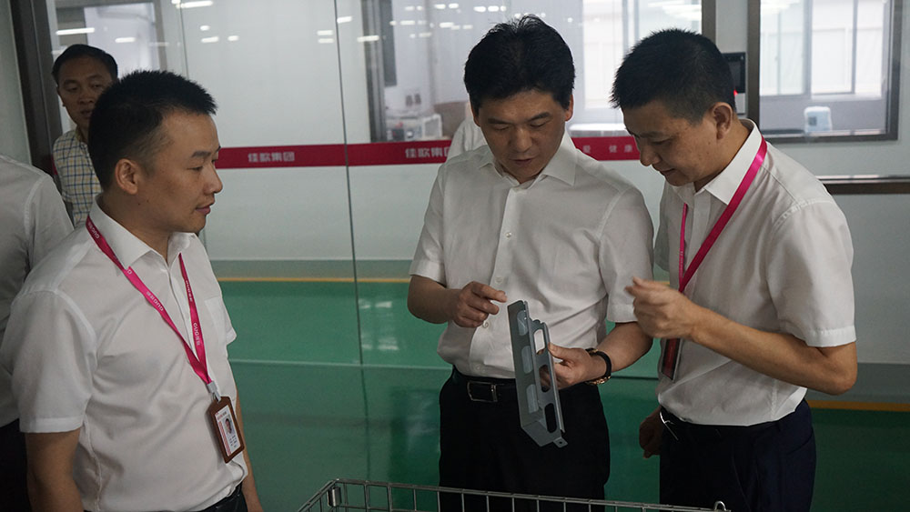 【頭條】嵊州市市長嚴鋼蒞臨佳歌集成灶視察和指導 【頭條】嵊州市市長嚴鋼蒞臨佳歌集成灶視察和指導