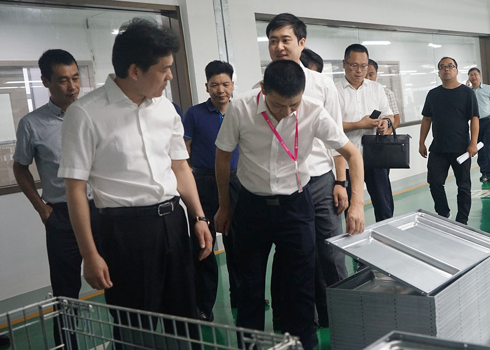 【頭條】嵊州市市長嚴鋼蒞臨佳歌集成灶視察和指導 【頭條】嵊州市市長嚴鋼蒞臨佳歌集成灶視察和指導