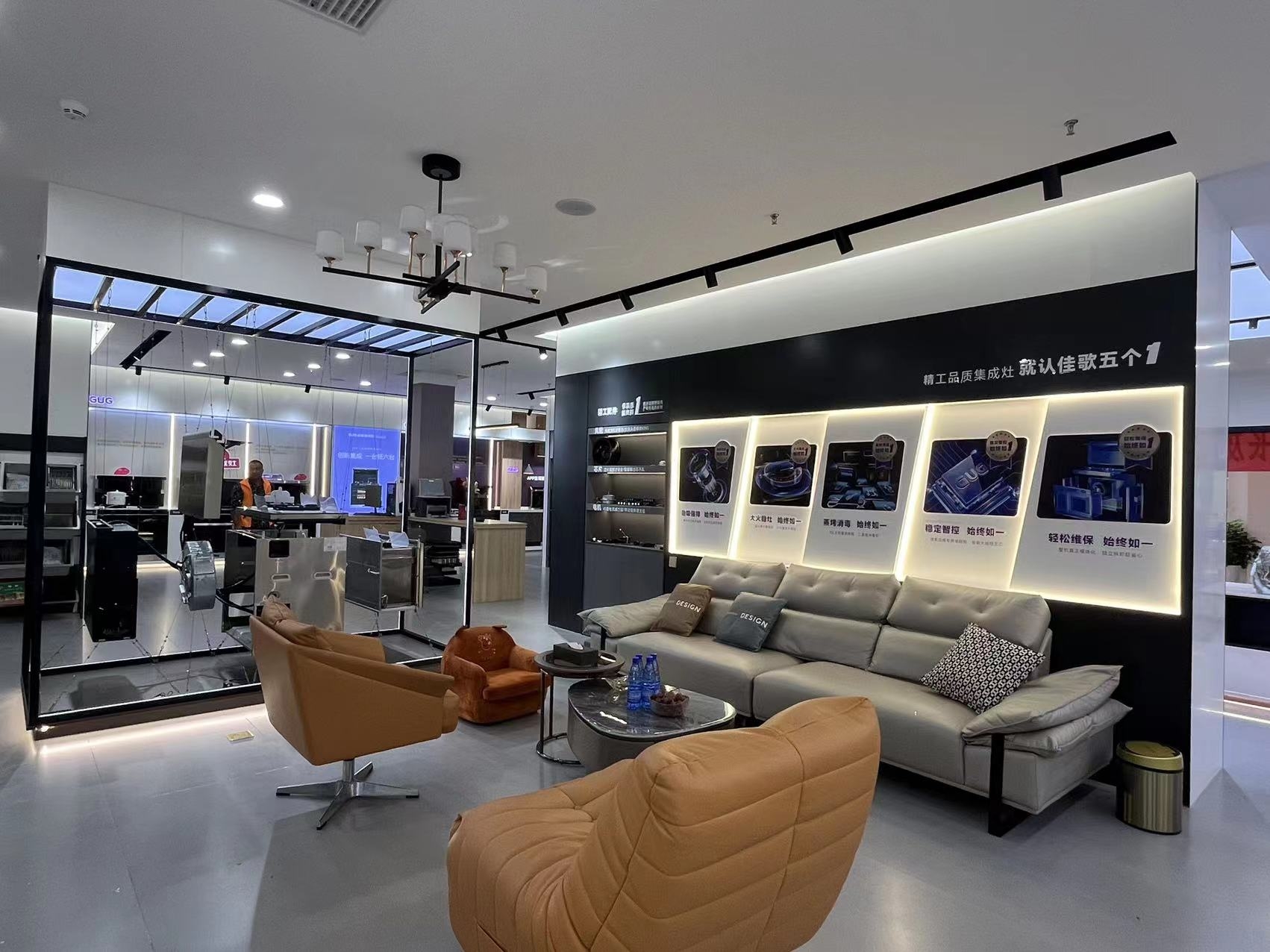 佳歌集團總裁袁海濱一行走訪一線終端市場考察！