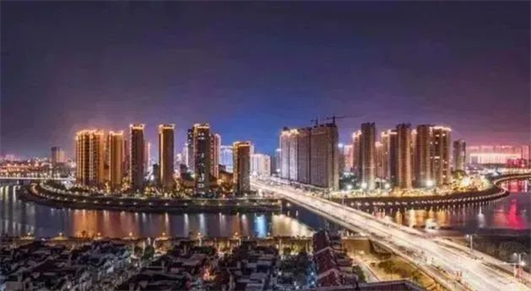 佳歌電器袁海濱參加我市第十七屆人民代表大會二次會議